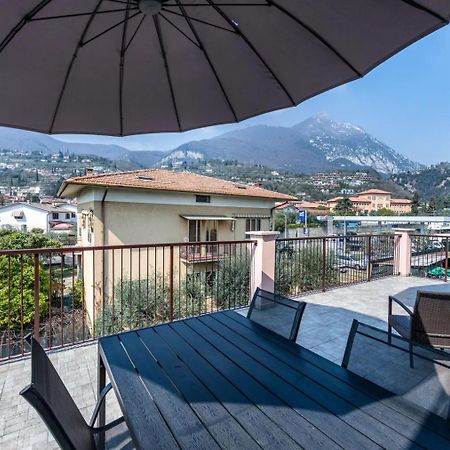 Ginevra Apartment ตอสโกลาโน มาแดร์โน ภายนอก รูปภาพ