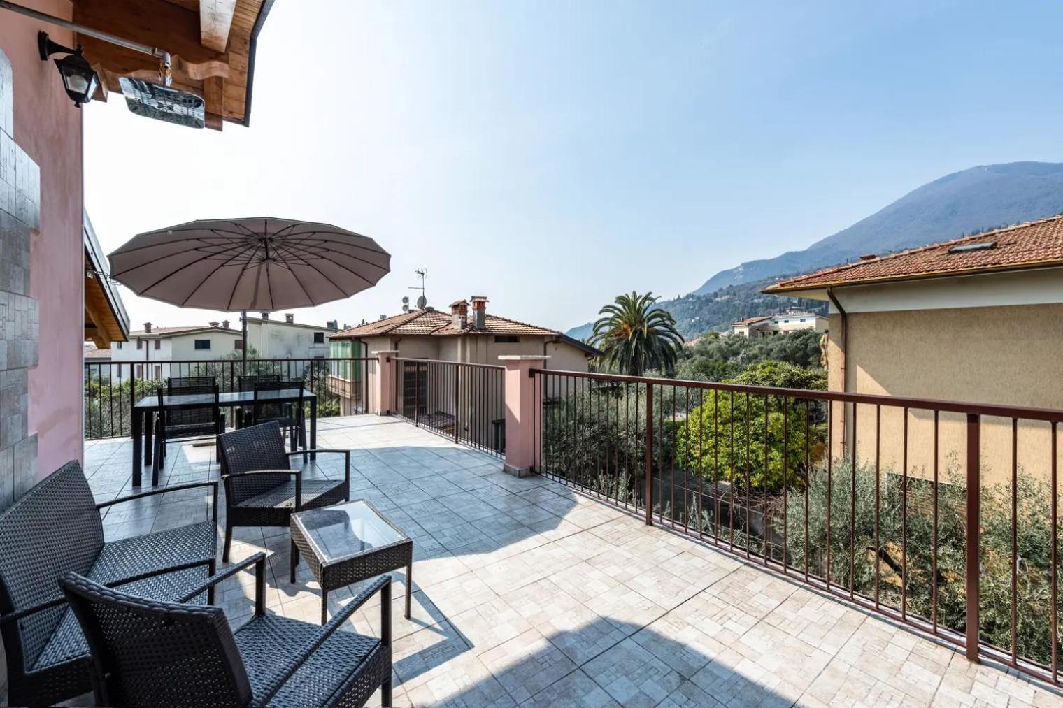 Ginevra Apartment ตอสโกลาโน มาแดร์โน ภายนอก รูปภาพ
