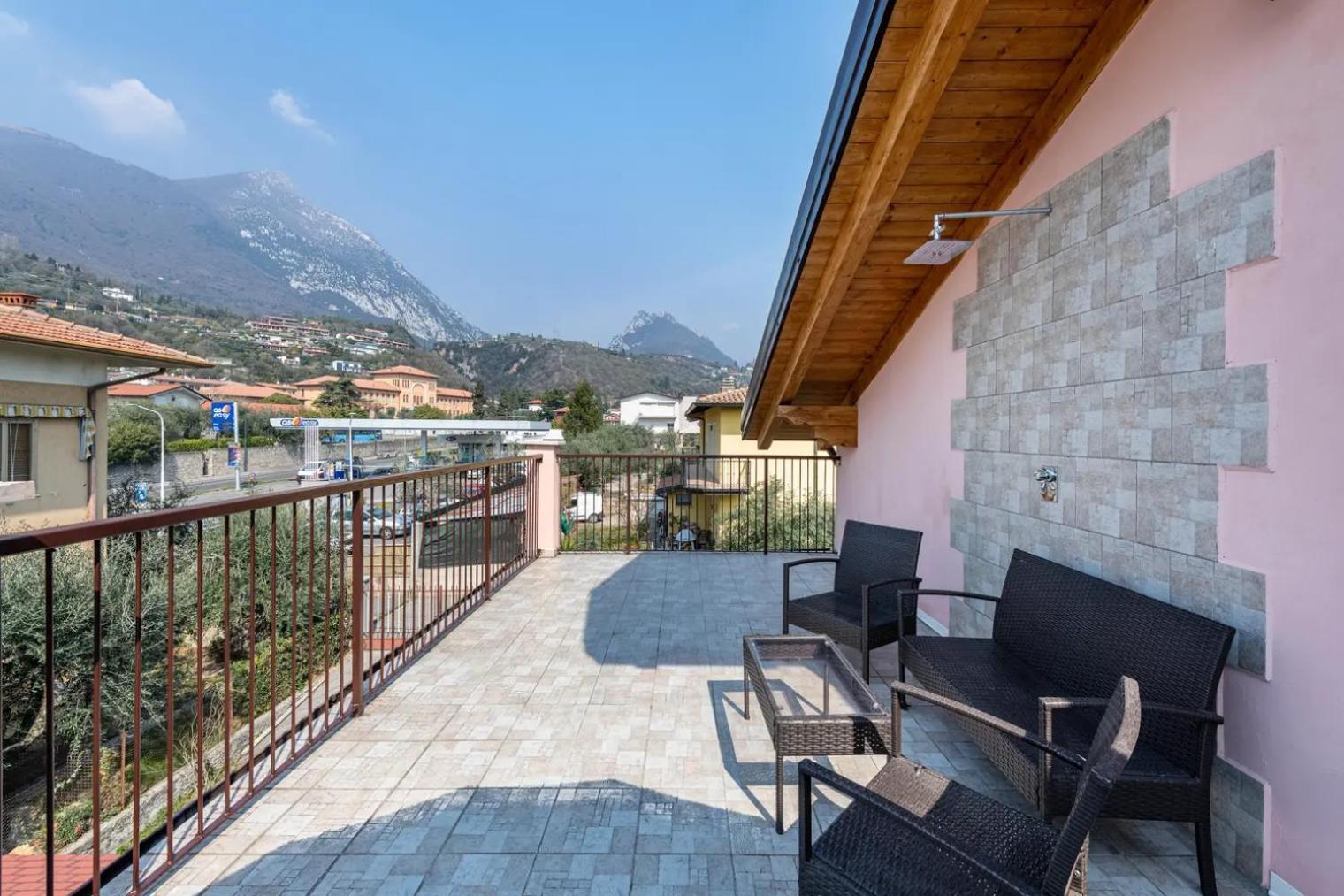 Ginevra Apartment ตอสโกลาโน มาแดร์โน ภายนอก รูปภาพ